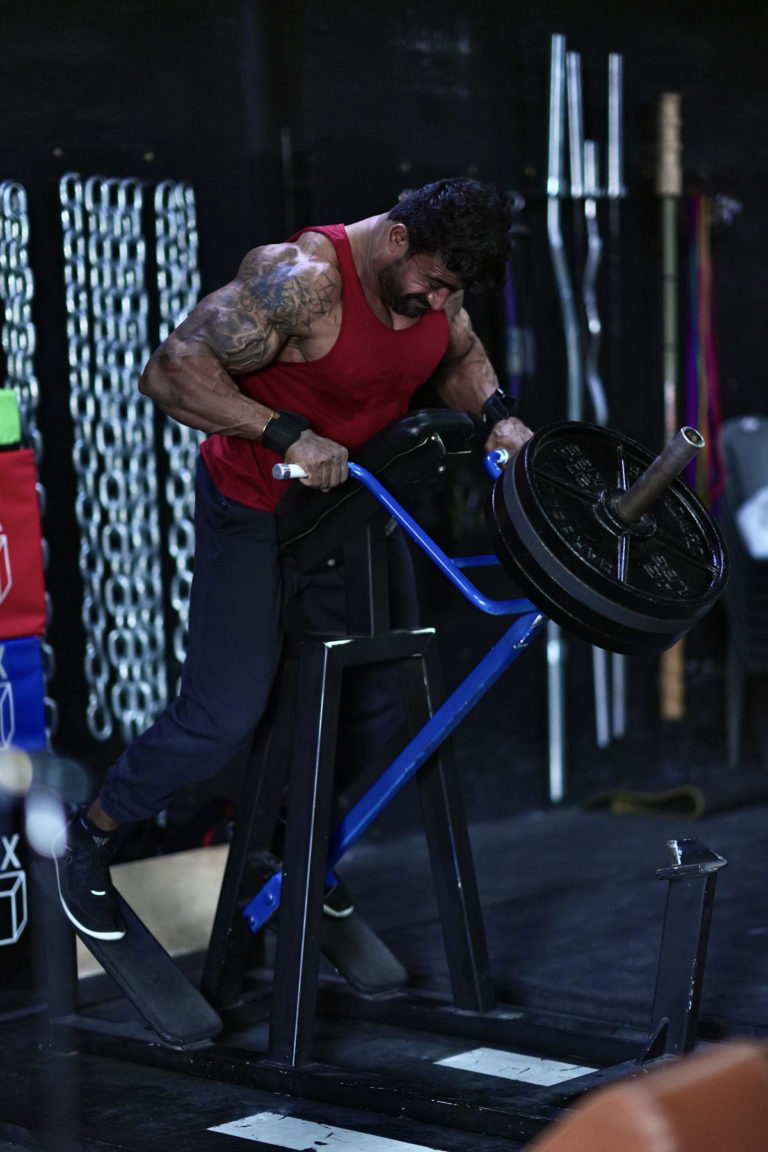 Certified Personal Trainer in Dubai Manesh Madhavan Manesh World Health Fitness Dubai 12 768x1152